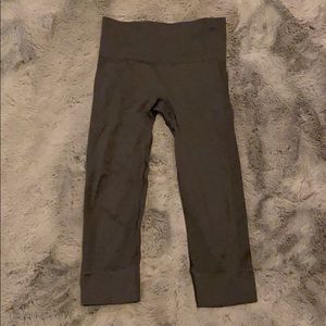 Lululemon black seamless cropped leggings- size 2